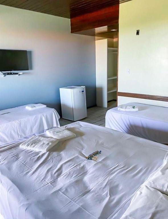 Quarto amplo com ar-condicionado e frigobar